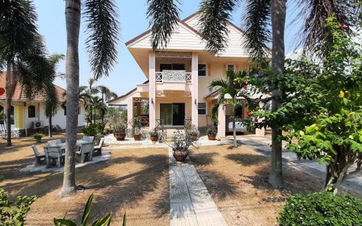 For Sale a beautiful 2-storey house on a Golfresort in Thailand.