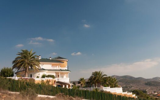 Unique villa with spectacular views / in the province of Alicante