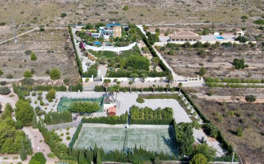 Unique villa with spectacular views / in the province of Alicante