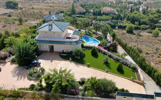 Unique villa with spectacular views / in the province of Alicante