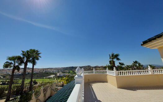 Super villa overlooking the golf course and the sea in Rojales